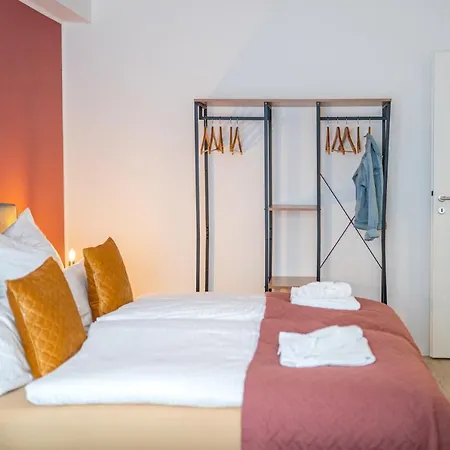 Golden Design Apartment, Zentral, Familie Und Business, 1000 Mbit Apartman